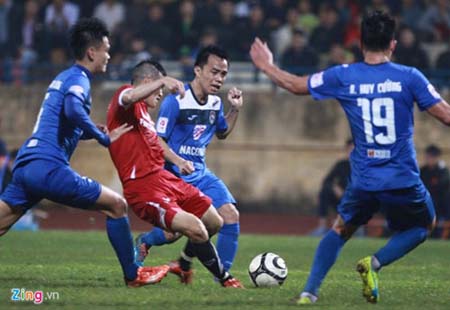 Công Vinh lập hattrick giúp tuyển Việt Nam có chiến thắng đậm.